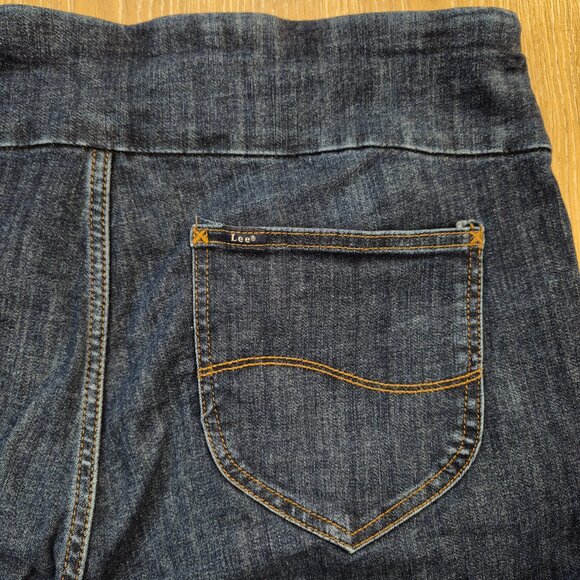 Lee Jeans Plus Sz 18W  Blue Denim Slim Fit Skinny Leg Mid Rise Comfy Pull On - Picture 3 of 7